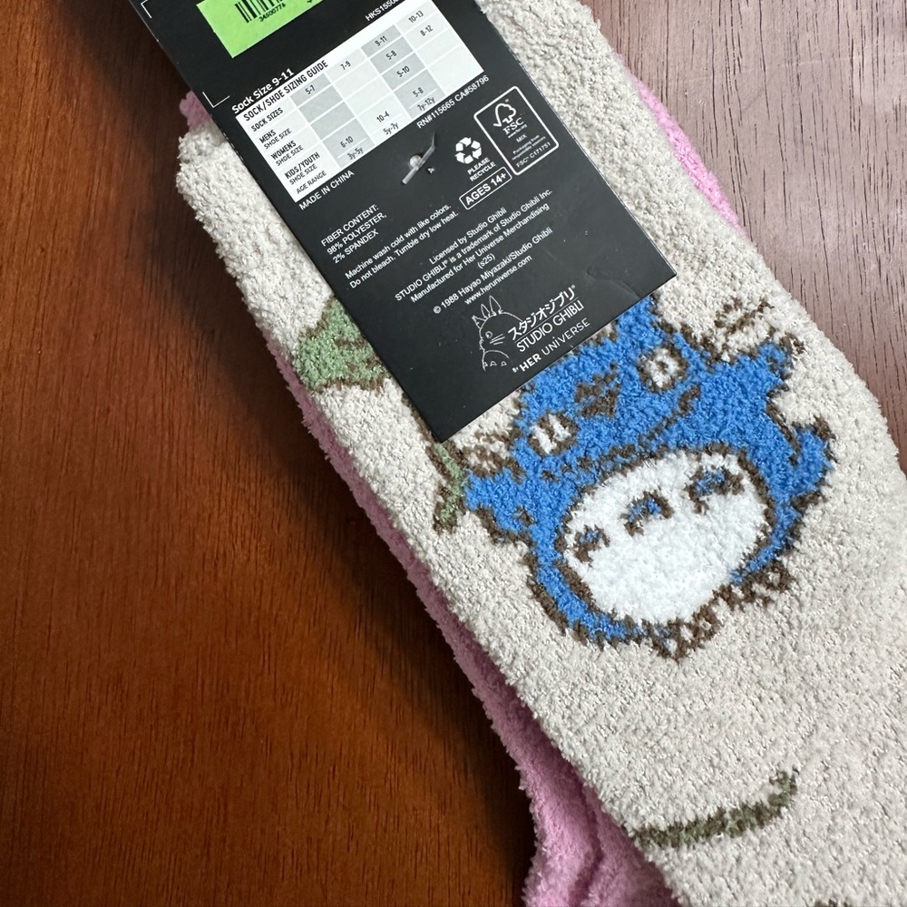 My Neighbor Totoro 2-Pair Ginkgo Leaf Cozy Socks - Picture 5 of 5